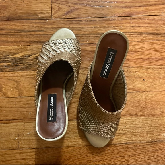 Gold woven block heel sandal - Picture 2 of 9